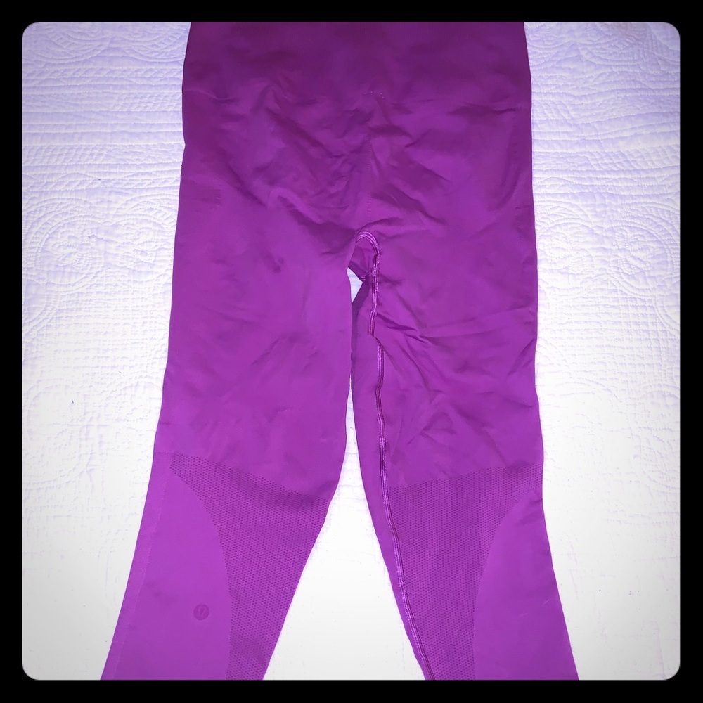 Lululemon leggings fuschia color, high waisted size 12 cropped